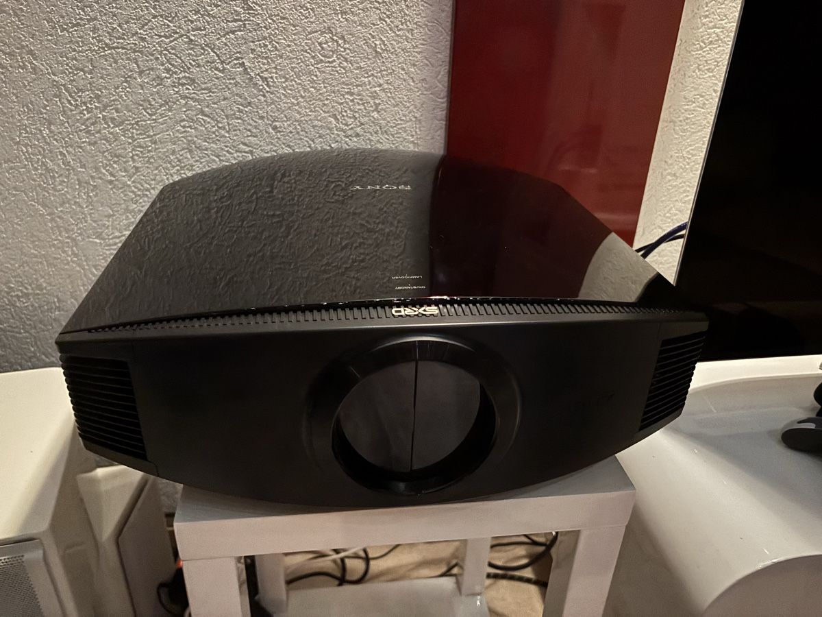 Sony Home Cinema: Sony VPL-VW95ES 3D Home Cinema Projector – Nuovo (secondo la descrizione) da Crans VD venduto da gen_gj6k