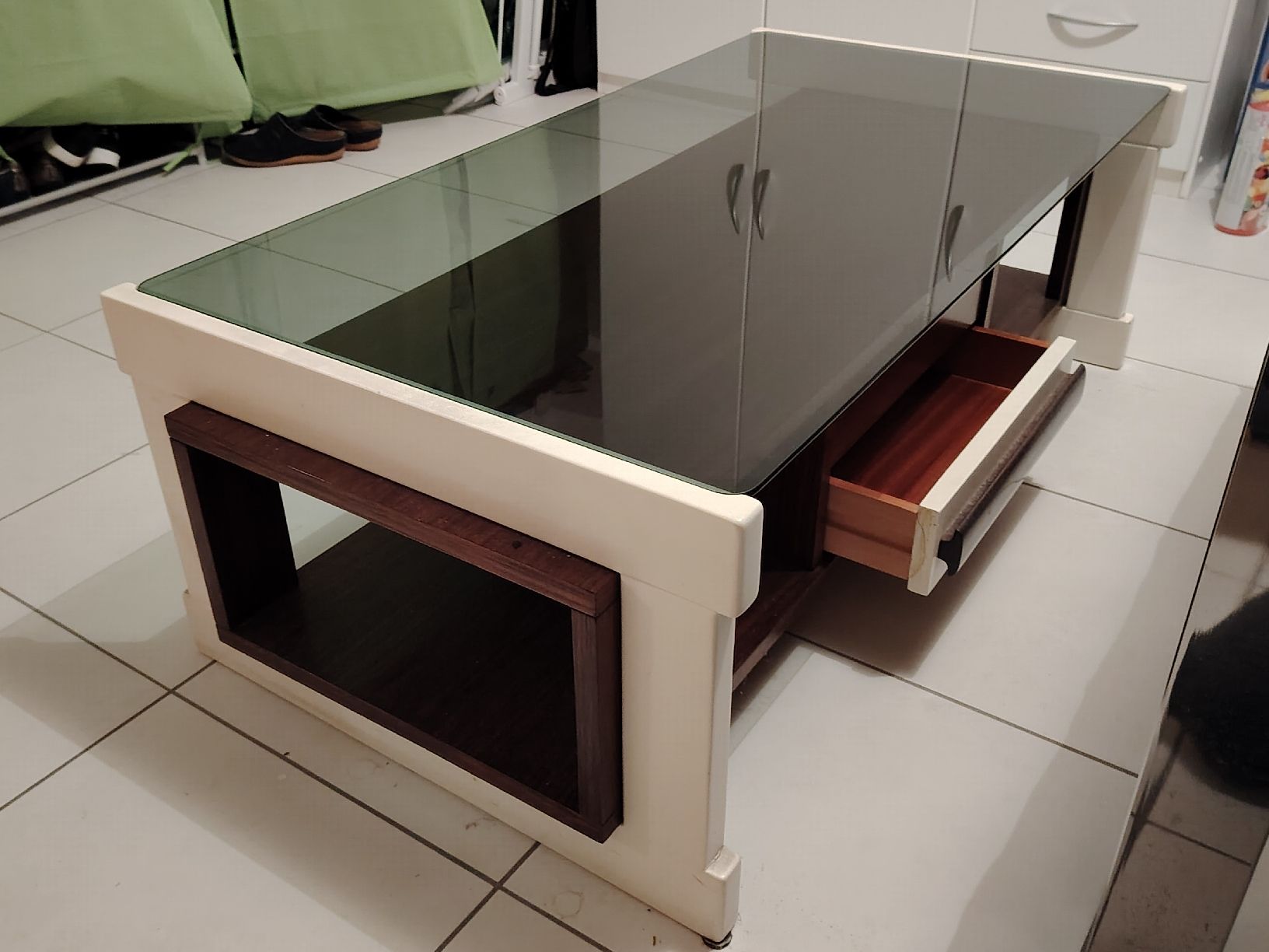 Tables: Table basse en bois et verre – D'occasion à Cressier FR par mau_hd2q 1