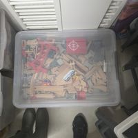 Holzzugstrecken-Konvolut, viel Zubehör, bespielte Bahn!