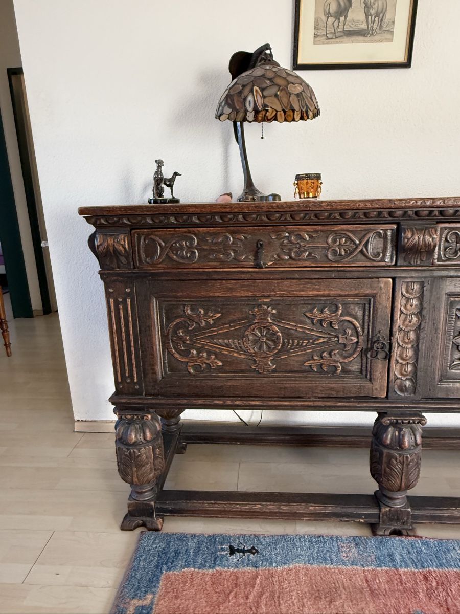 Büffets: Antikes Sideboard aus Eiche im Tudor Stil – Gebraucht aus Binningen von Mbinc 6