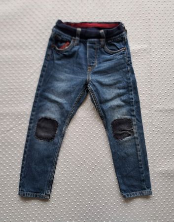 Coole Jeans mit Flicken, Grösse 110 slim fit