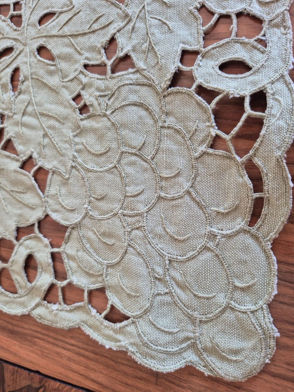Sonstige Tischwäsche: Schöne Tischdecke mit Traubenmuster, Handarbeit – Gebraucht aus Bern von aronari 4