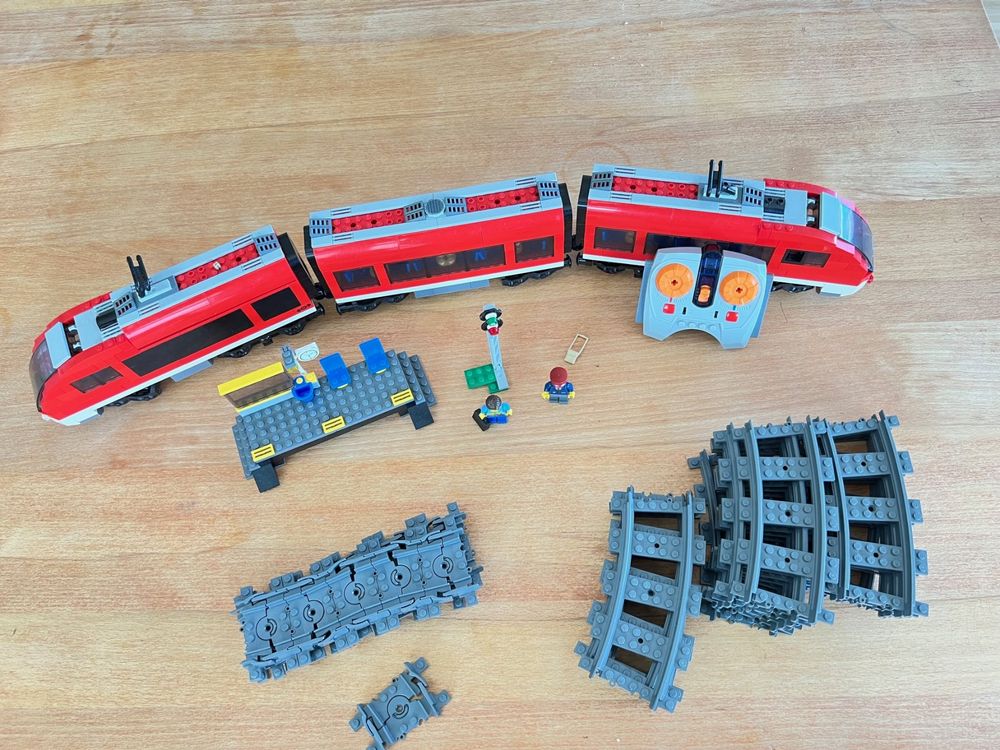 7938 - Passenger Train - LEGO City (2010)