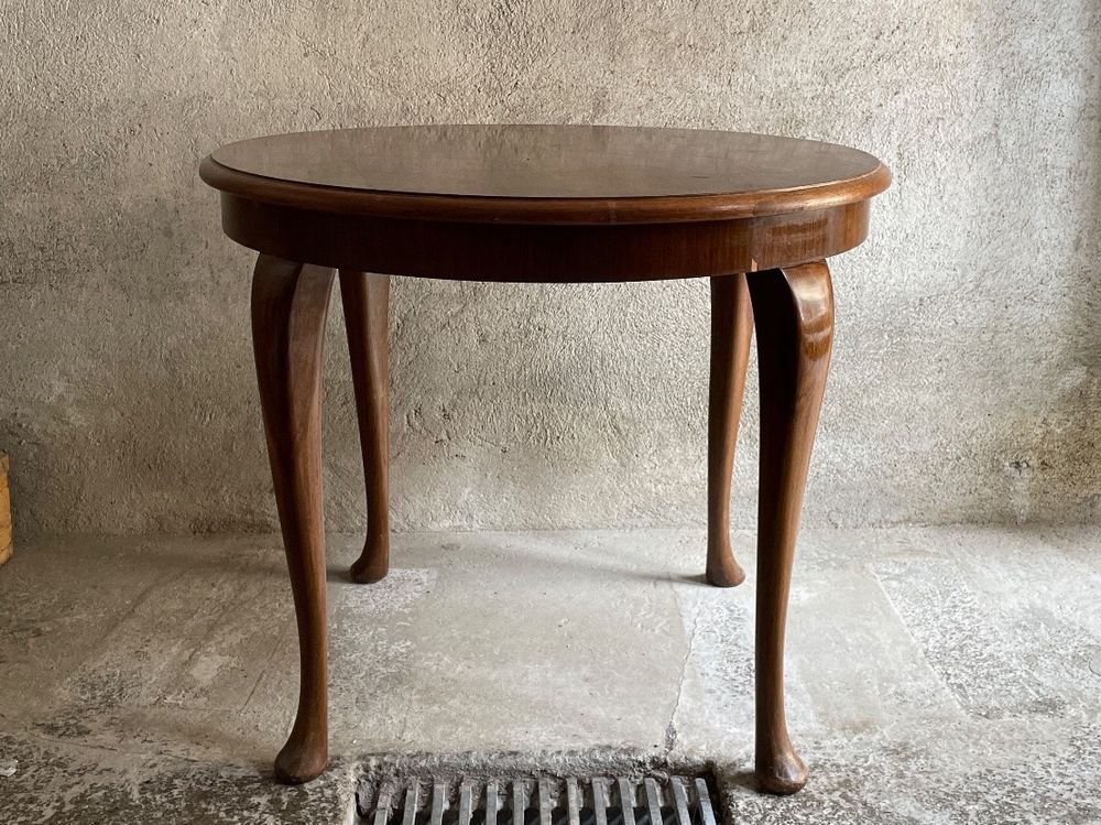 holztisch dunkel, rund, 70 cm (Gebraucht) in adelboden für CHF 1 – nur ...