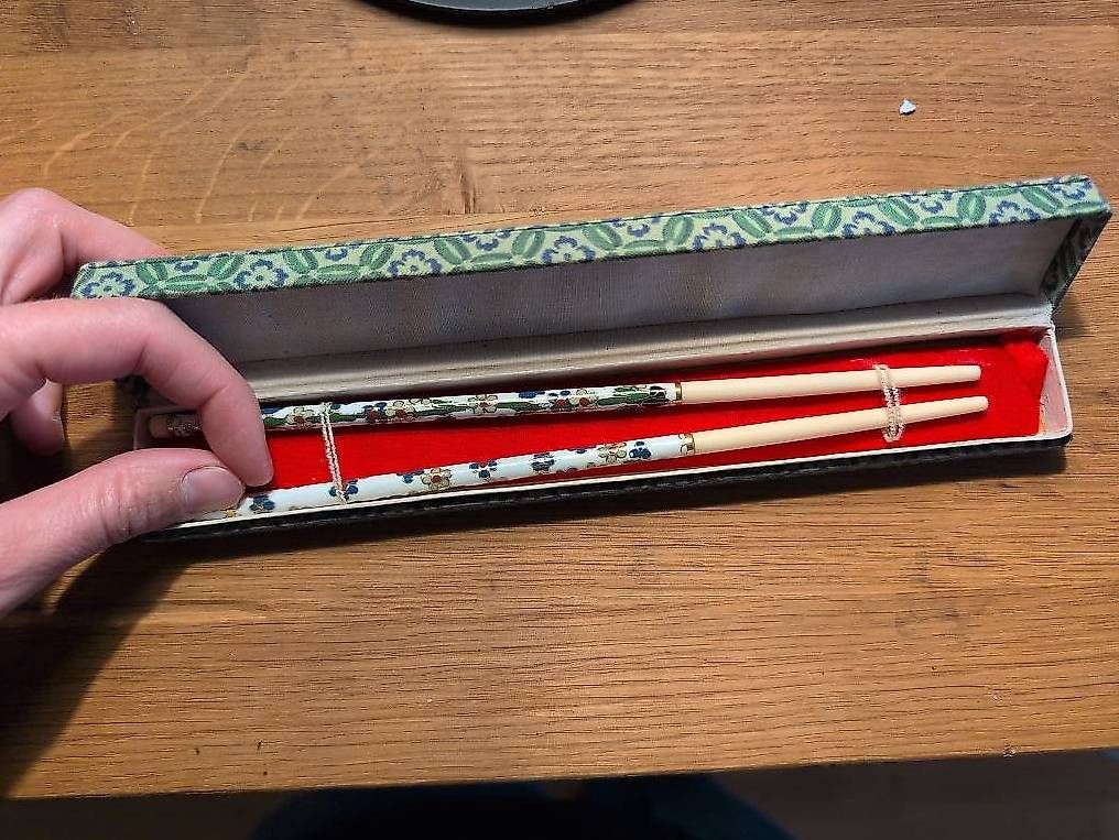 Bestecksets: Chinesisches Essstäbchen-Set – Gebraucht aus Zürich von Dory12