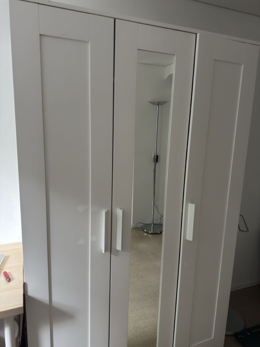 Armadi: Ikea Brimnes  – Usato da St. Gallen venduto da Kesvilla