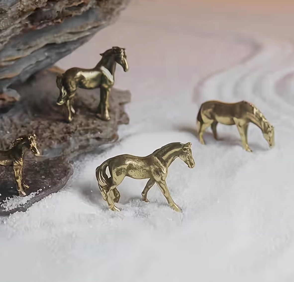 Statuette: 4er Set Miniatur-Pferde aus Metall – Nuovo e nell'imballaggio originale da Langenthal venduto da Seelenfreunde 4