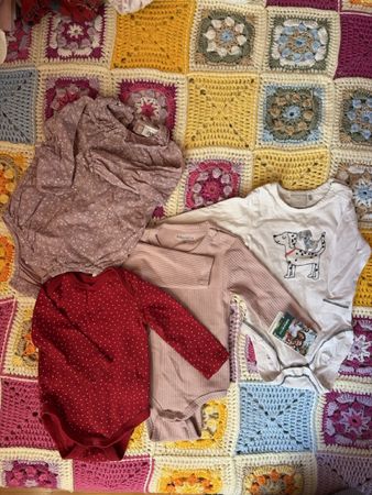 4 Baby Bodys Set gemischt langarm gebraucht