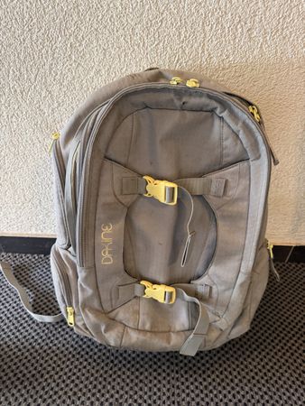 Dakine Rucksack – grau/gelb – gebraucht