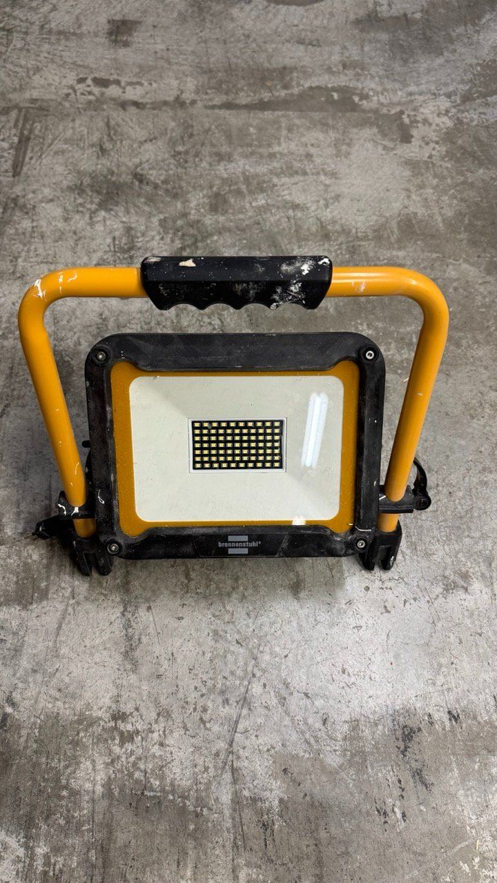 Lampen: Mobiler LED-Strahler JARO 5002 M – Gebraucht aus Uetendorf von hun_g9ls