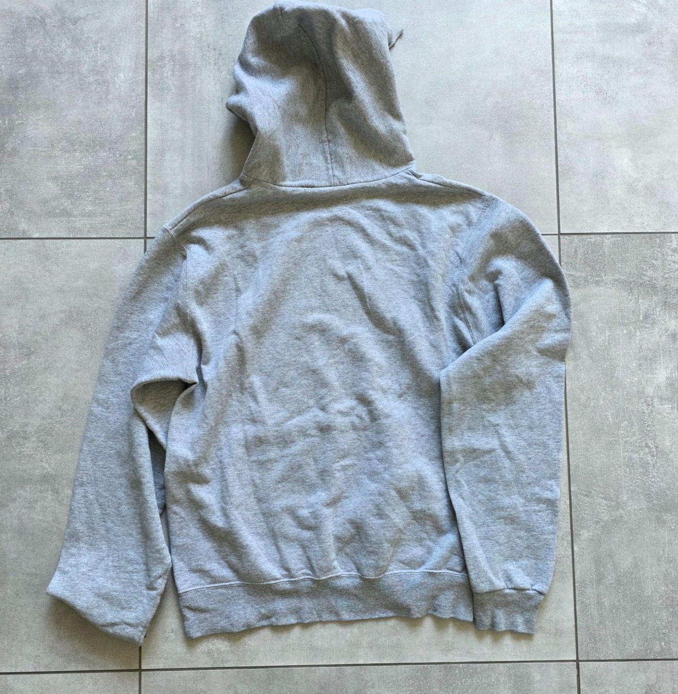 Champion Pullover & Sweatshirts: Kapuzenpullover Champion grau Grösse S – Gebraucht aus Bern von Tommy.Z 2