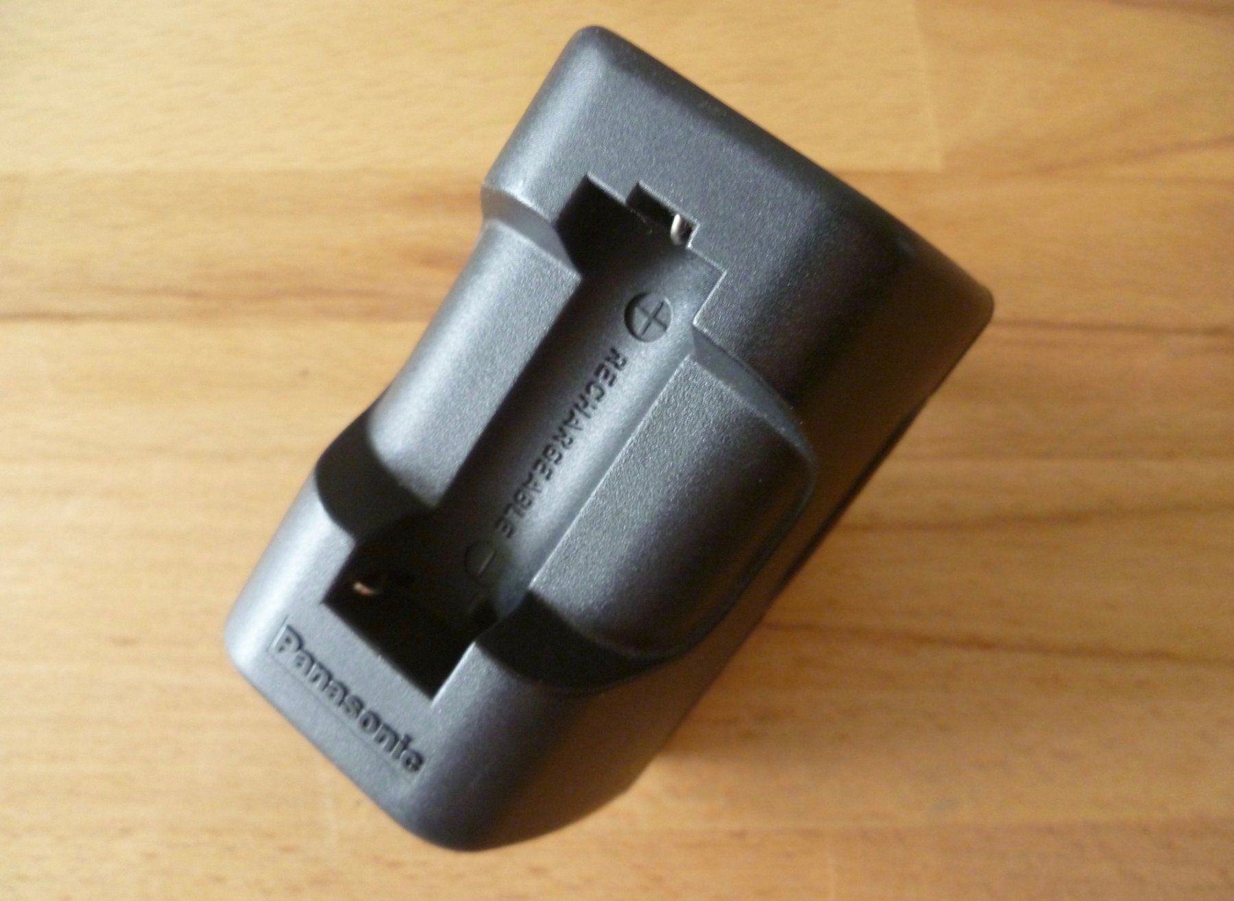 Panasonic Ladegeräte: Ni-Cd Battery Charger Panasonic RFEB102E – Gebraucht aus Thalwil von ansae17