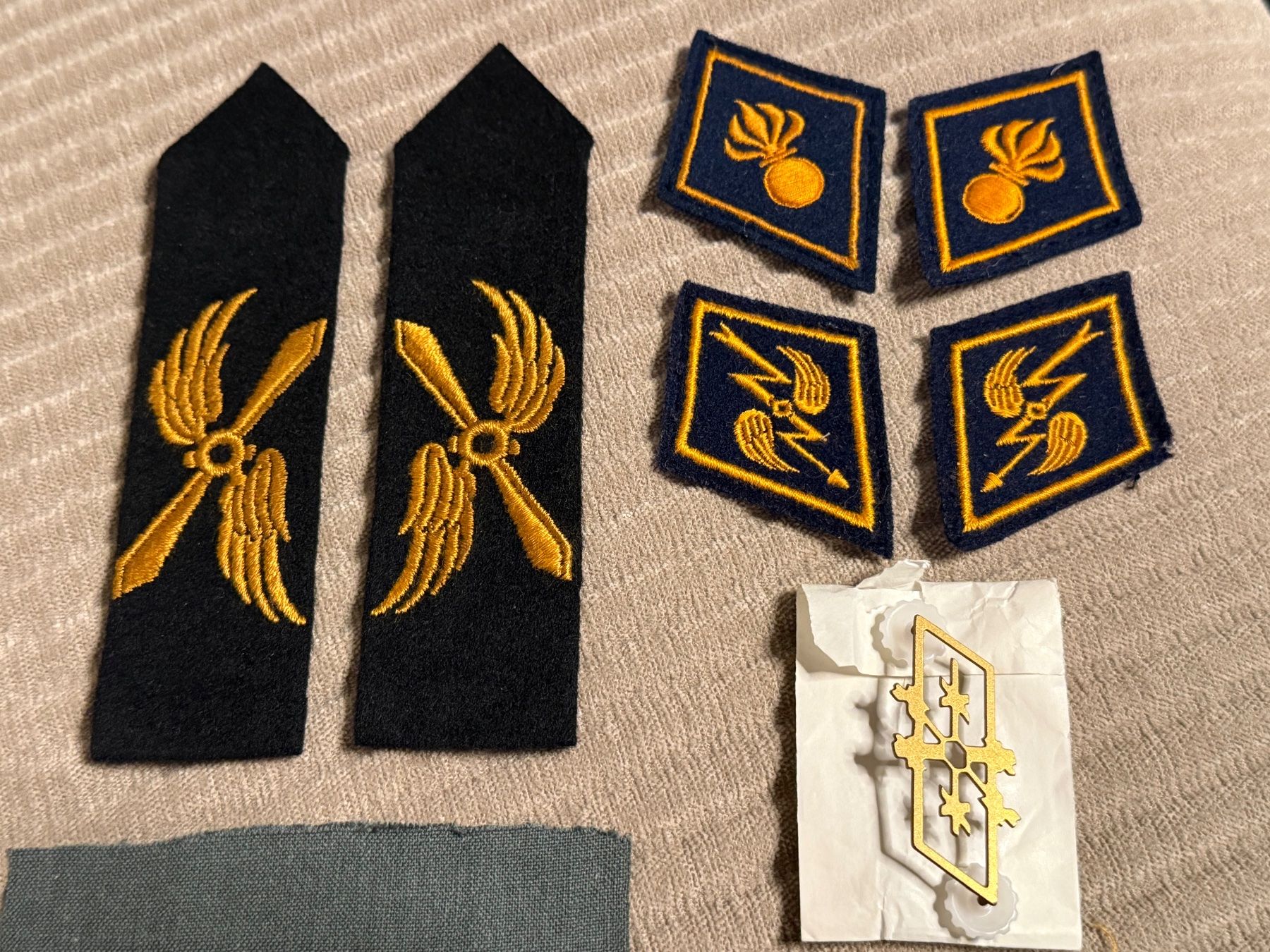 Armée suisse Plaquettes & Badges: Lot Abzeichen der Schweizer Luftwaffe – D'occasion à Brütten par Hst1 1