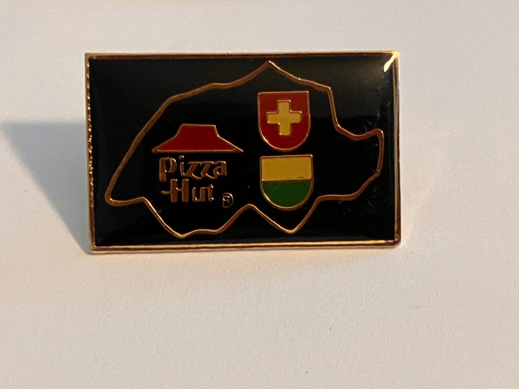 Plaketten & Abzeichen: 1 Pin Pizza Hut Schweiz – Gebraucht aus Basel von djwwpp