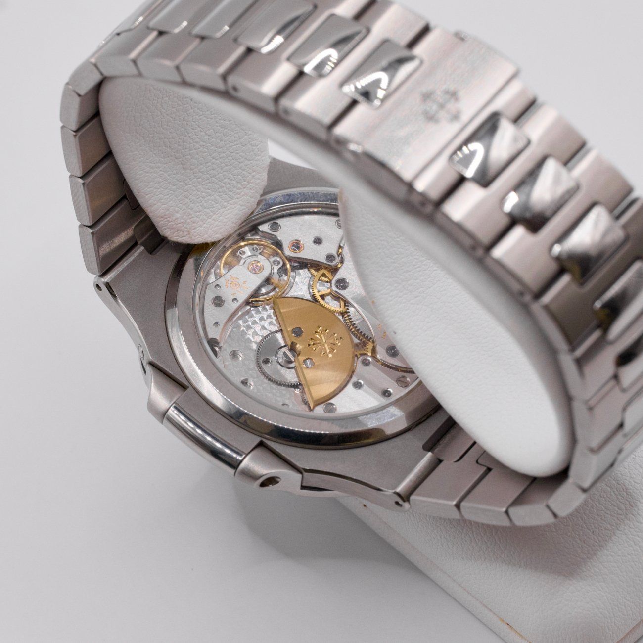 Patek Philippe Orologi: Patek Philippe Nautilus - 5712/1A - Full set 2020 – Usato da Lausanne venduto da Tawatch 2