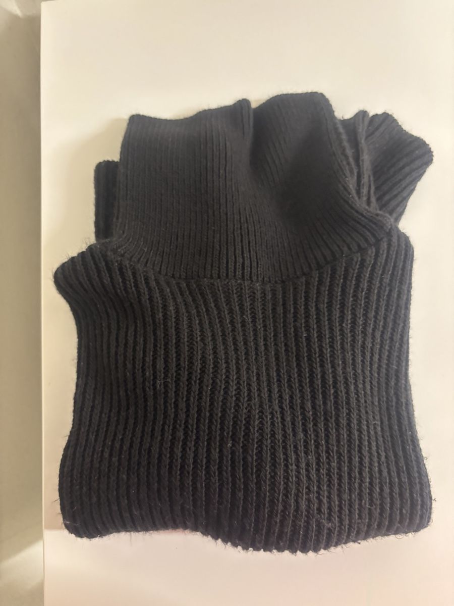 Maglioni & Felpe: Schwarzer Rollkragenpullover,  (7) – Usato da Wallisellen venduto da AS.TZ. 2
