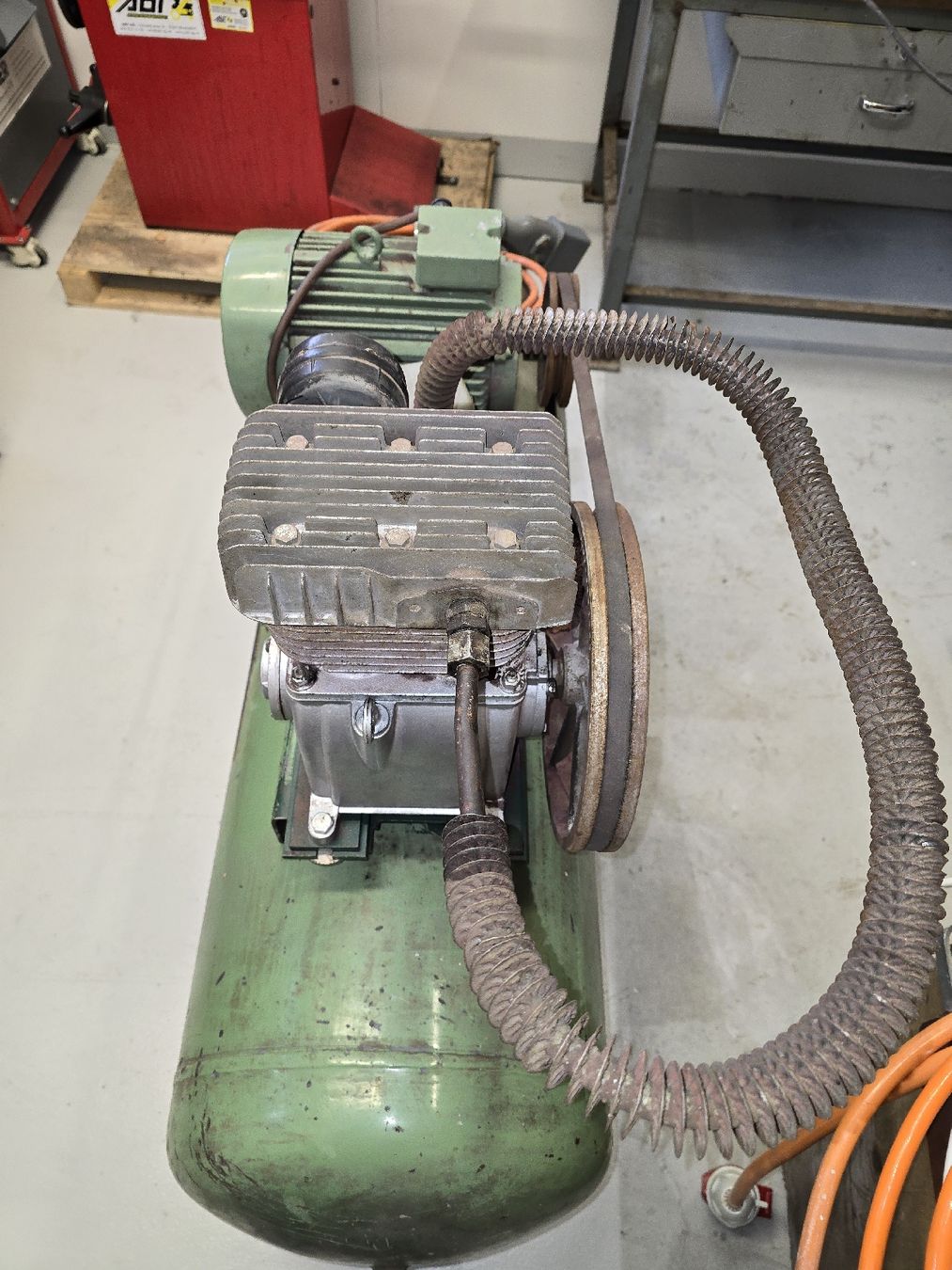 Kompressoren: Vintage Druckluft Kompressor - muss geschweisst werden.. – Gebraucht aus Cham von NeraHandel 2