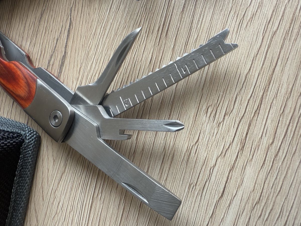 Tutti gli attrezzi: Schwarzwolf Multitool mit Etui – Zange, Messer, Säge  – Usato da Wettingen venduto da Ni_la_lo 1