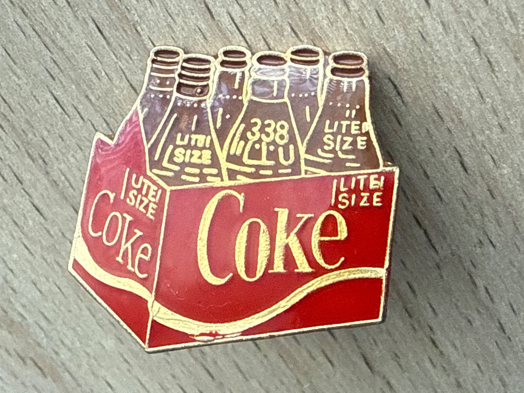 Coca-Cola Placchette & Badge: Pin Coca-Cola – Usato da Glattbrugg venduto da Schweigmatt