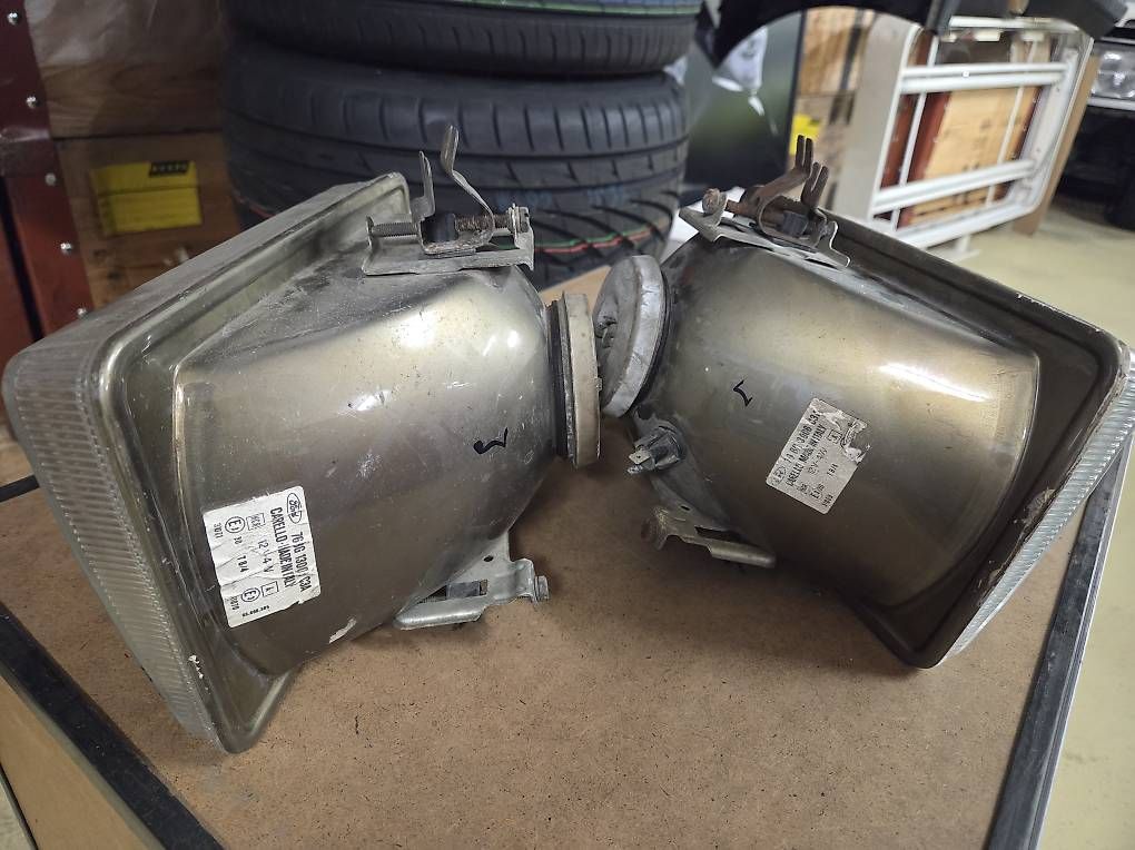 Tutti pezzi di ricambio auto: Ford Taunus Schinwerfer Set  – Usato da Matzingen venduto da AMY-007 1