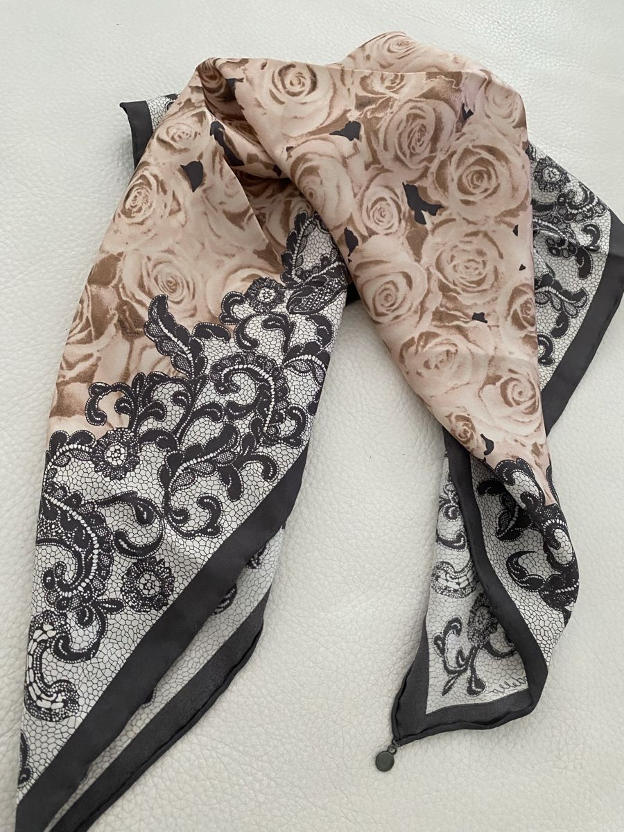 Codello Foulards, Tücher & Schals: Codello Seiden Foulard 🌸 – Gebraucht aus Opfikon von Luis144 6