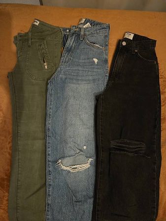 Lotto di 3 Pantaloni Moderni - Stili Vari