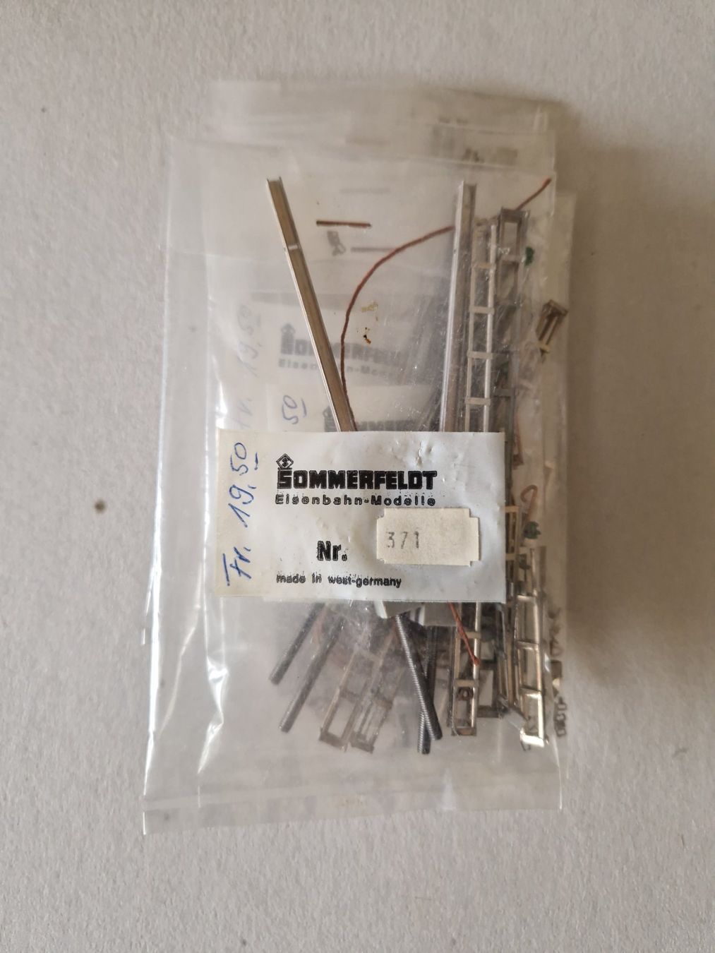 Sommerfeldt Modellini di ferrovie: Sommerfeldt Modellbahn Oberleitung H0 – Nuovo (secondo la descrizione) da Goldau venduto da Helipilot 3