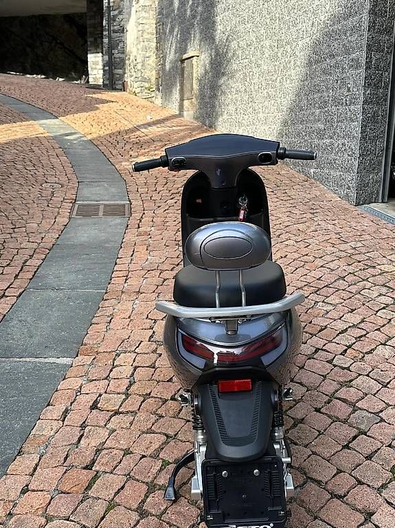 Elektromobile: Tisto E-Roller, Kleinmotorrad, Scooter, Motoleggera – Gebraucht aus Ascona von Shark68 3