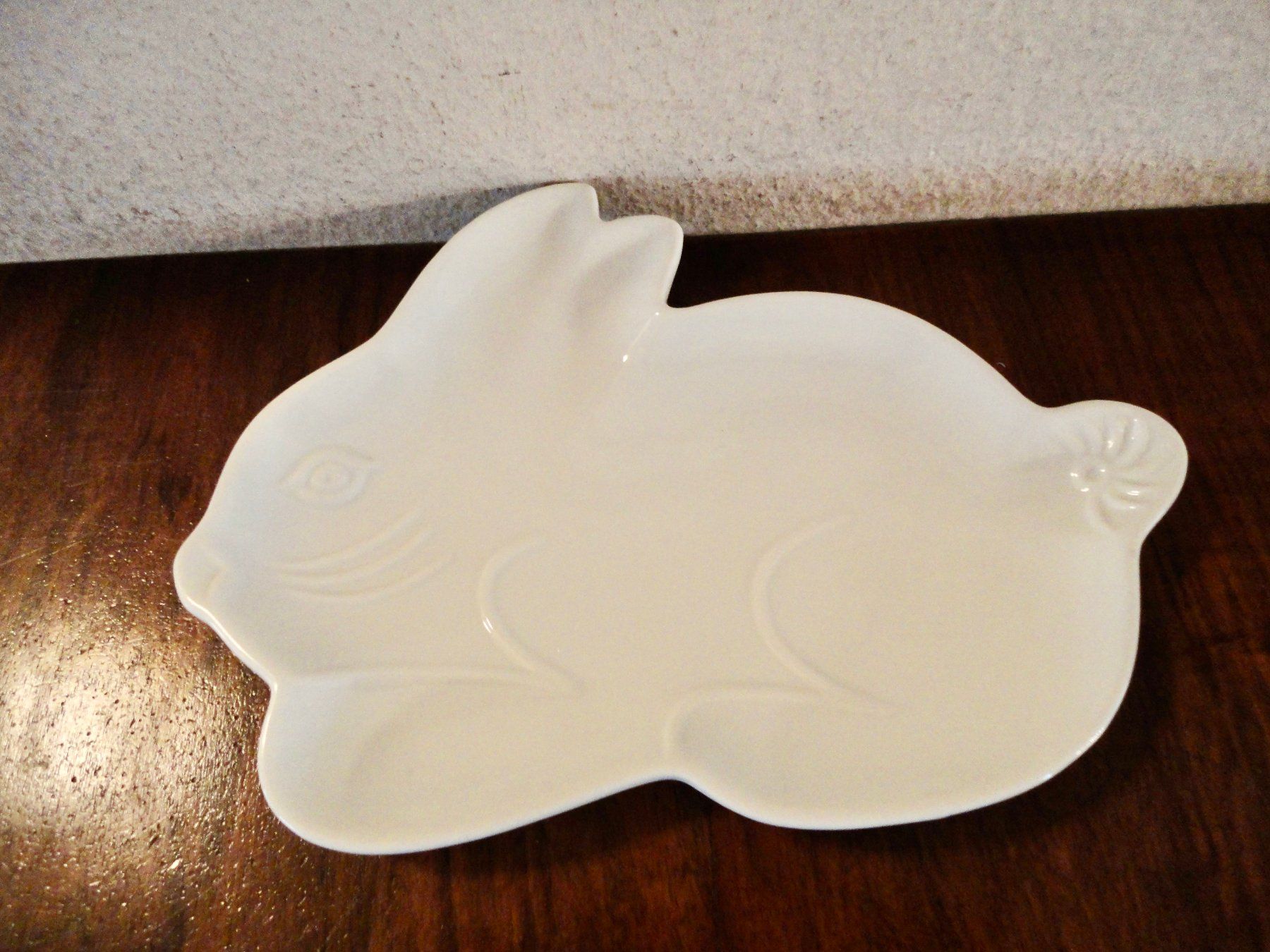 Servierplatten: Servierteller Hase weiss. Top Zustand – Gebraucht aus Wädenswil von LIS11