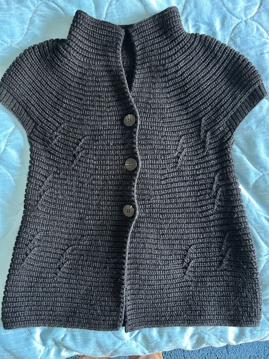 Gilets: Warm Knitted Cardigan, Elegant Button-Up Design, Black – Neuf (Voir description) à Biel/Bienne par zit_v5yc