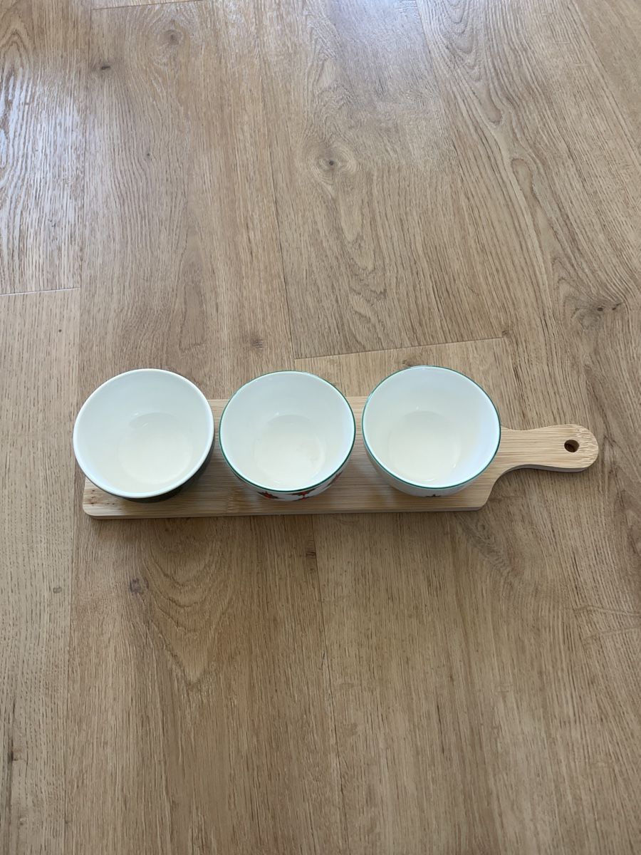 Coupes: Set planche et bols apéritifs  – Neuf avec emballage d'origine à Genève par rez_c6c6 2