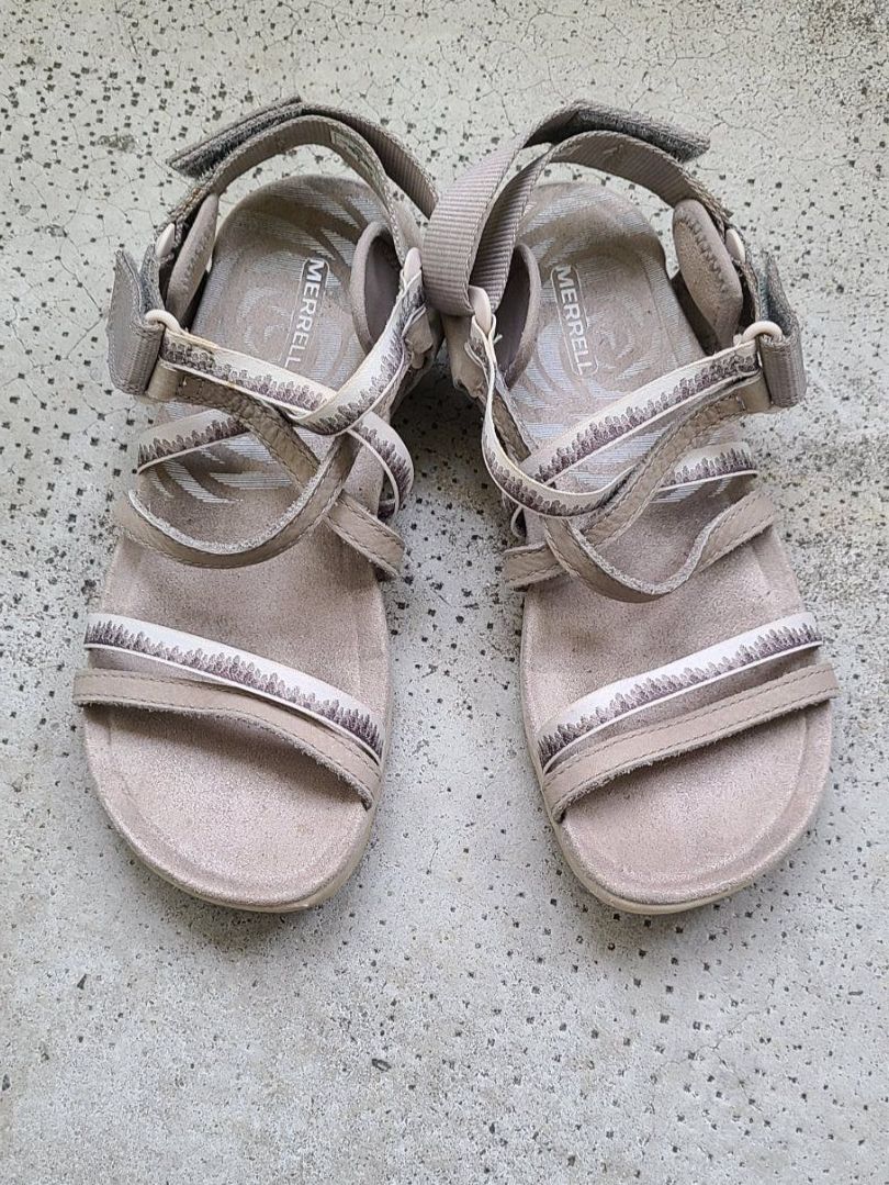 Merrell Schuhe für Mädchen: Trekkingsandalen von Merrell, Gr. 35 – Gebraucht aus Basel von Luzora