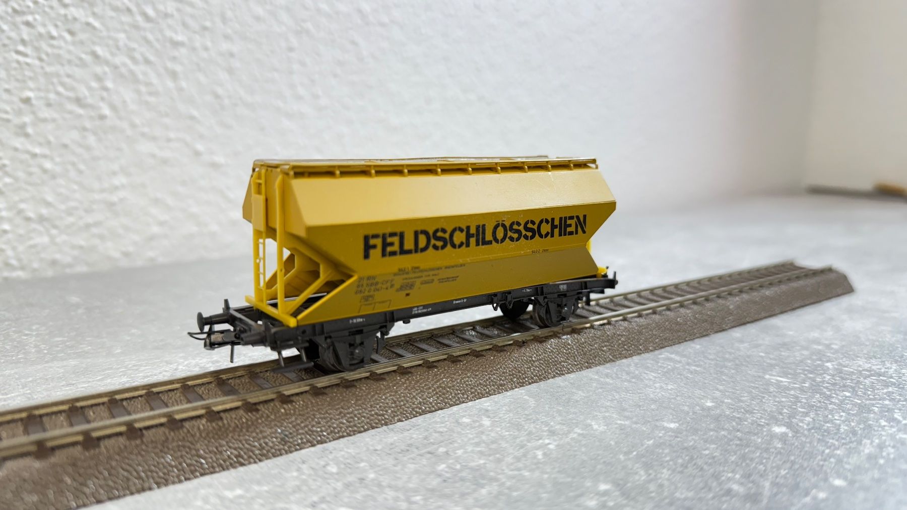 Roco Modellini di ferrovie: Roco Feldschlösschen Getreidewagen H0 / AC – Usato da Schlieren venduto da rat_lq6b