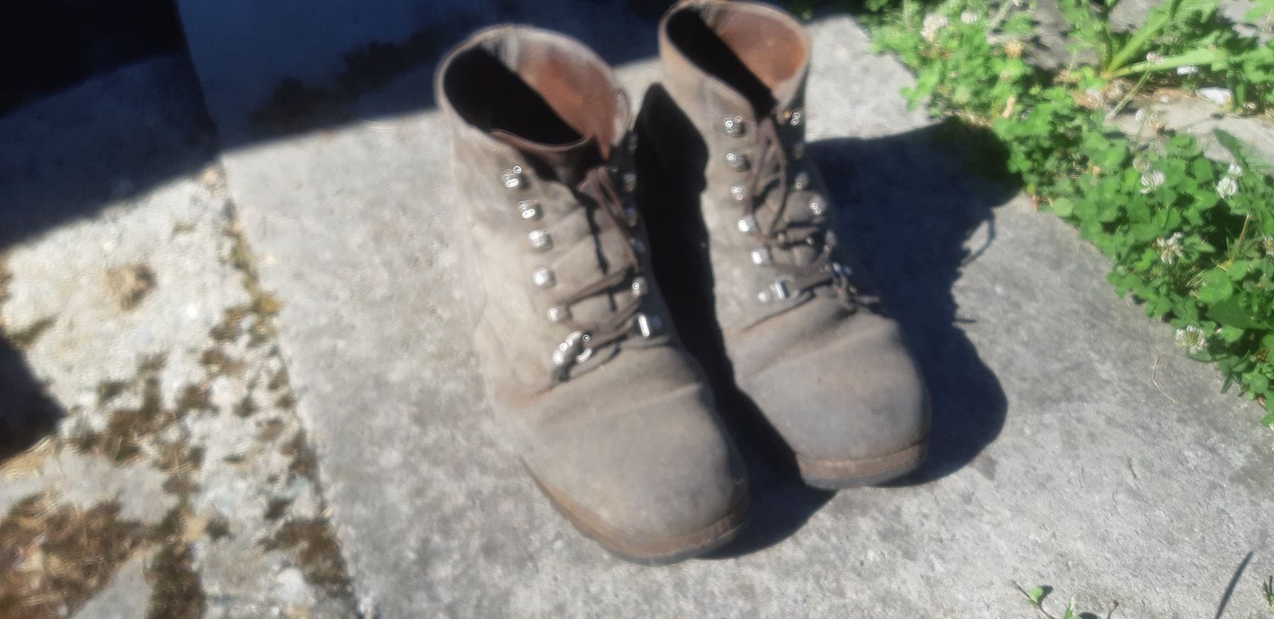 Scarpe da uomo: Alte Militärschuhe – Usato da Wolfhalden venduto da Quiria68