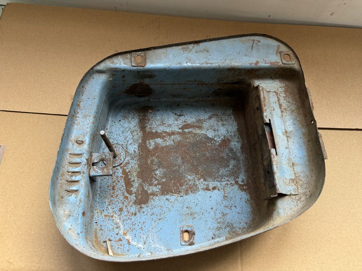 Tutti i ricambio per moto: Cache pour moto ancienne vétéran oldtimer JAWA – Usato da Courtételle venduto da claude41 5