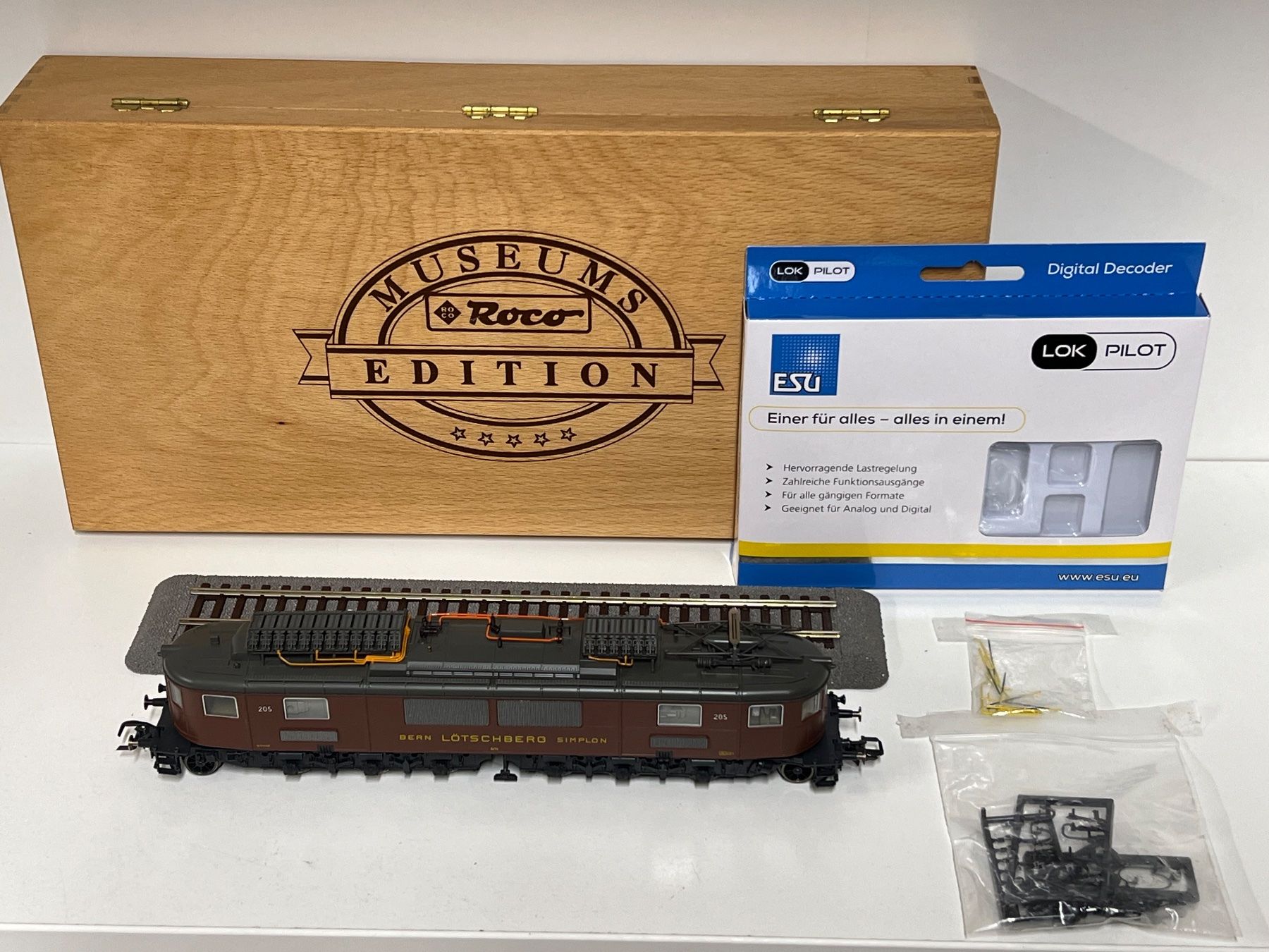 Roco Modellini di ferrovie: Roco Museums Edition Ae 6/8 BERN LÖTSCHBERG SIMPLON Digital – Usato da Neuenhof venduto da ludovicco 7