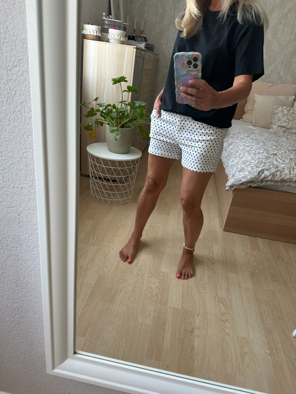 Pantaloni: Neue hübsche Shorts Gr.M – Nuovo (secondo la descrizione) da Oberwil-Lieli venduto da Svetlana28