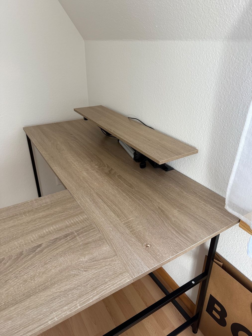 Scrivanie: Grosser Eck-Schreibtisch mit Aufsatz – Usato da St. Gallen venduto da klu_5mkg 7