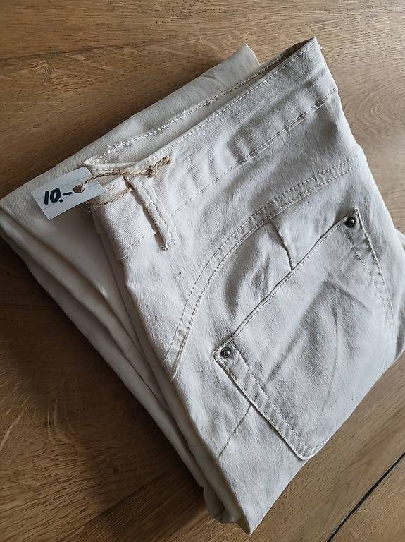 Pantaloni: Pantalon femme – Usato da Ecuvillens venduto da loloall