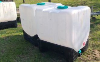 Abbeveratoi e trogoli: 4 IBC Blase Wassertank 1000l Wasserbehälter Regenwassertank – Usato da Wettingen venduto da ray_boccia