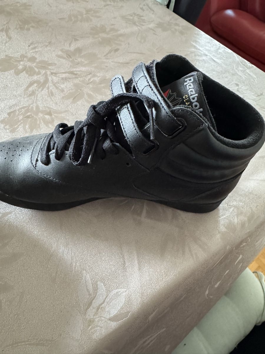 Reebok Scarpe da donna: Basket Reebok noir aussi en blanc  – Nuovo (secondo la descrizione) da Lausanne venduto da Mouette07 1