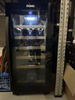 Weinkühlschrank Domo schwarz mit Holzregalen guter Zustand