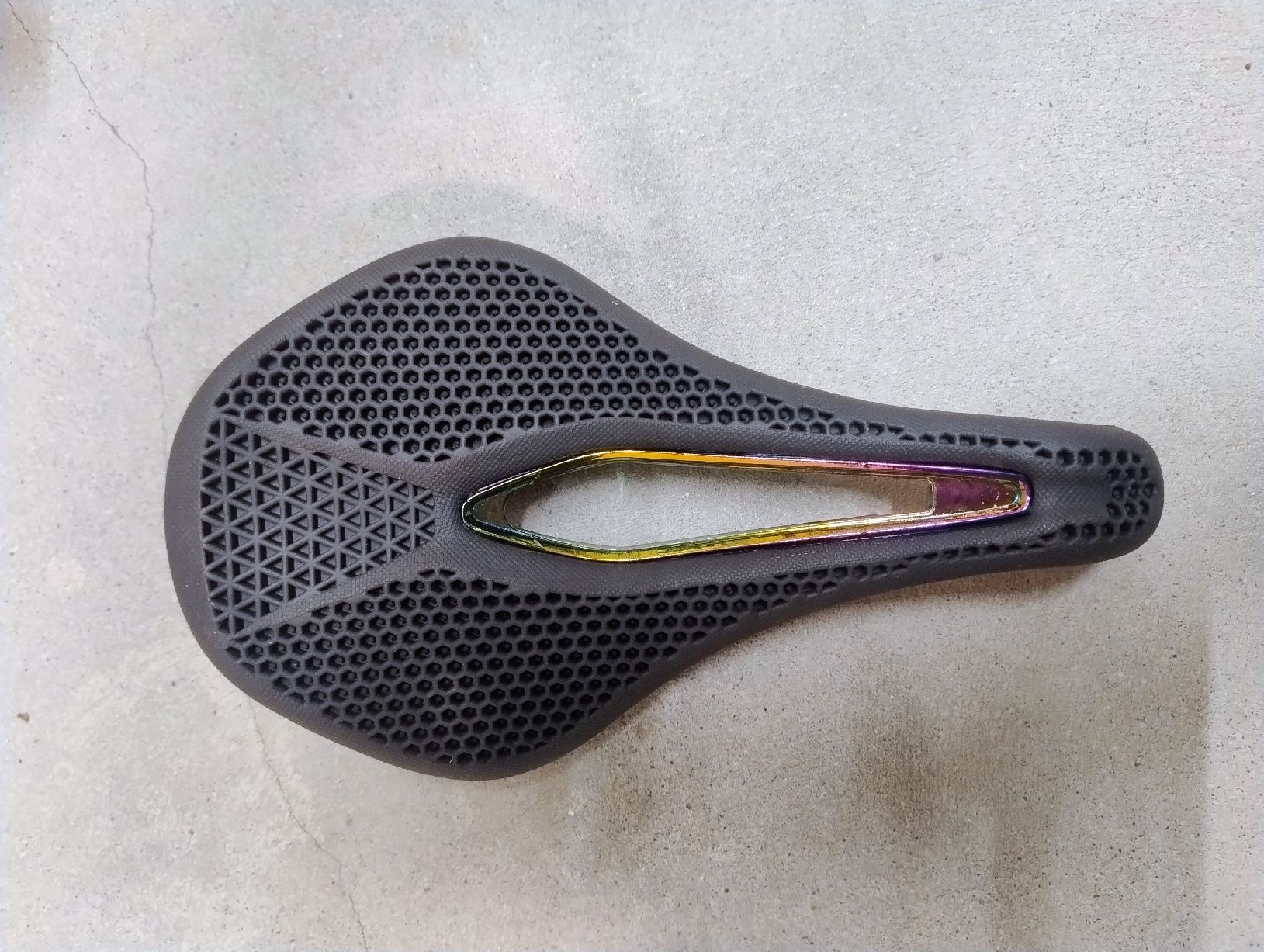 Ersatzteile: Neuer Fahrradsattel, Wabenstruktur – Neu und originalverpackt aus Zürich von emr_9xfx 3