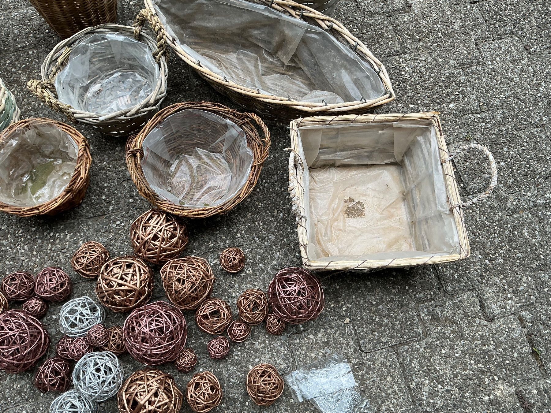 Tutte le decorazioni: Dekokörbe Set , verschiedene Grössen  mit Kugeln – Usato da Jona venduto da Jancy60 5