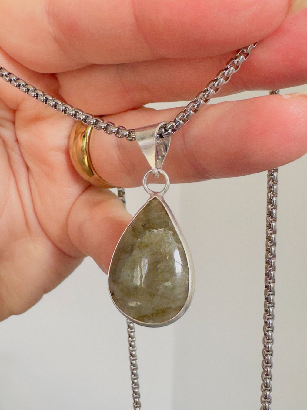 Ketten: Fashionable labradorite necklace – Neu und originalverpackt aus Genève von AGBERG 5