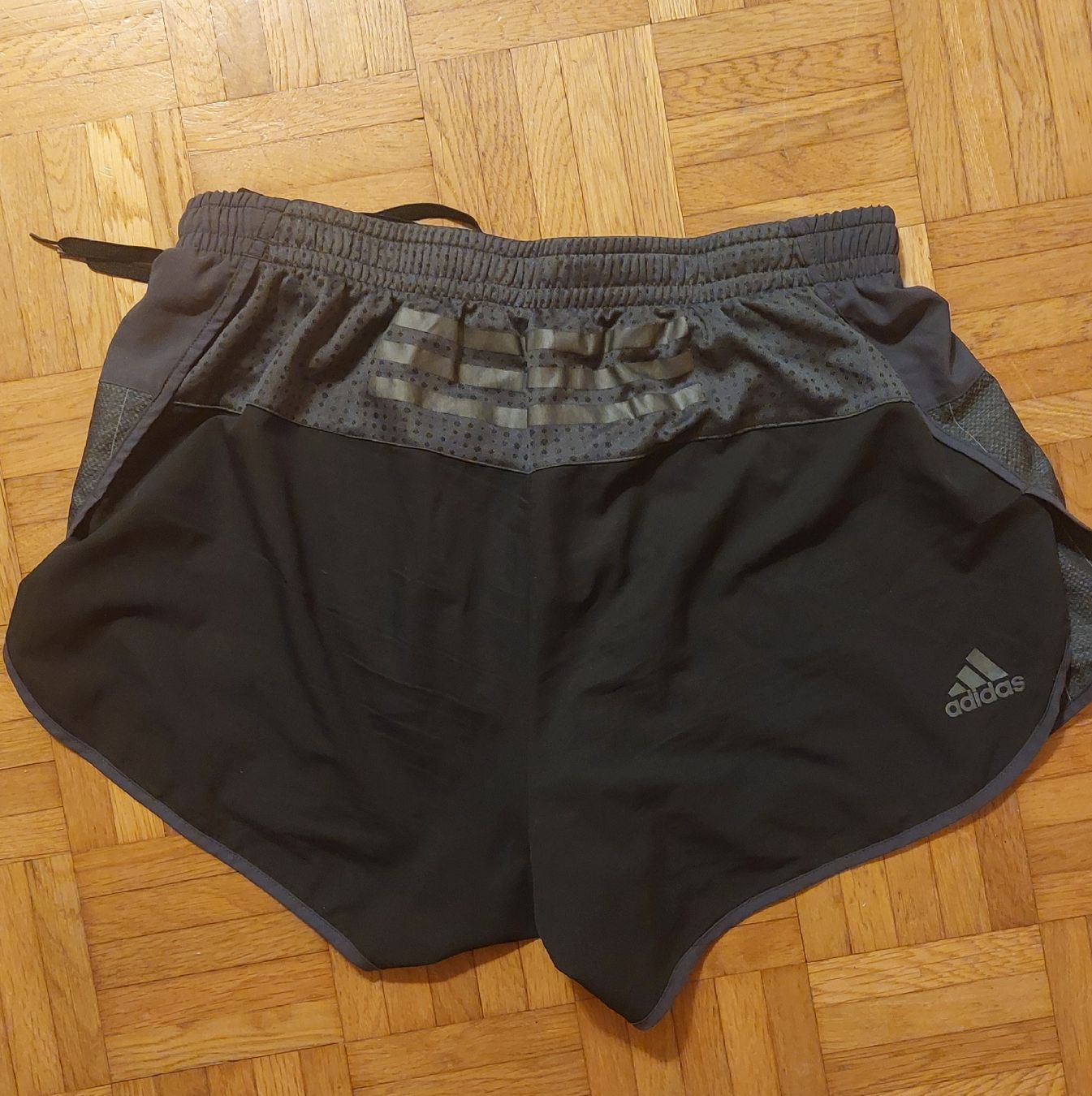Adidas Hosen: Adidas runnig Shorts sehr leicht – Gebraucht aus Zürich von emanbaumi