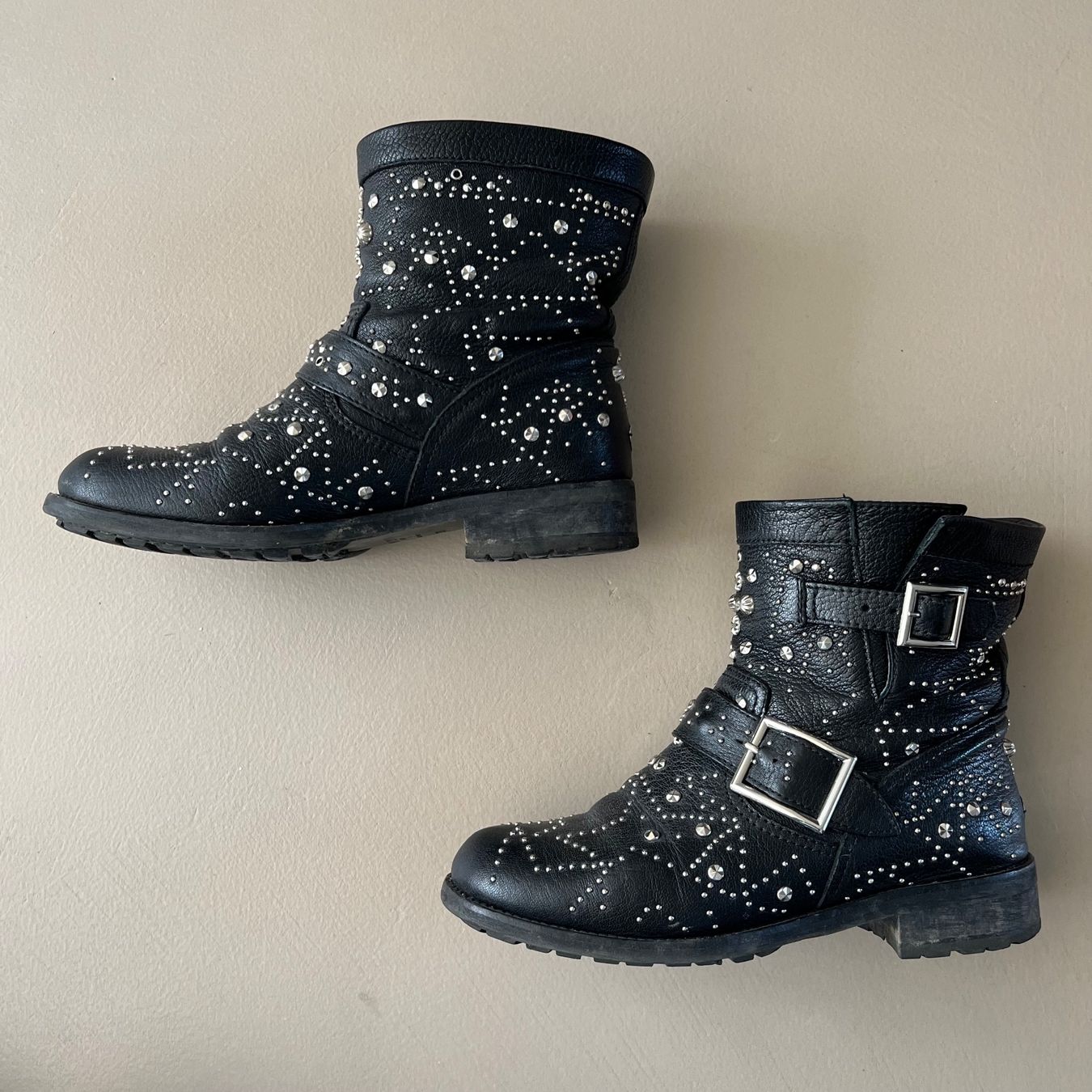 Jimmy Choo Scarpe da donna: JIMMY CHOO Biker Boots 🖤 – Usato da Zürich venduto da ClosetQueen 1
