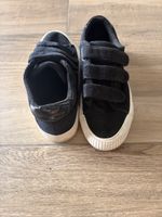 Sneaker schwarz Klettverschluss Grösse 37