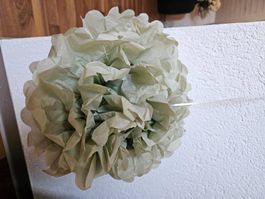 Papier-Deko-Poms in Salbeigrün (44 Stück)