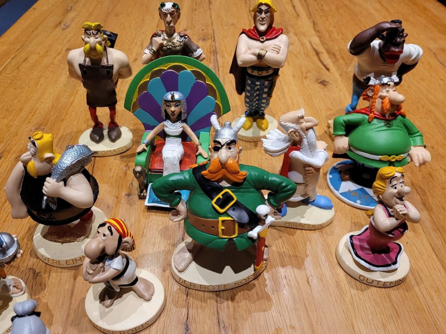 Statuette: ASTERIX & OBELIX mit ihren Freunden – Usato da Nottwil venduto da echtMOMO 1